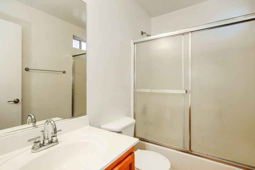 Building Photo - 12654 W Paradise Dr