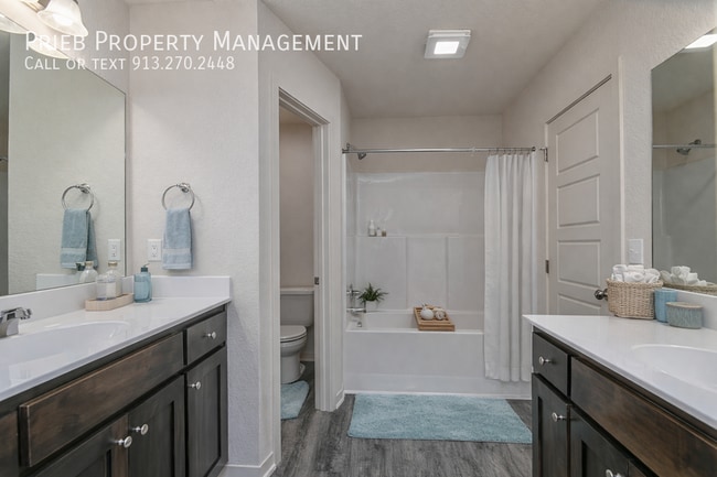 Building Photo - 3246 N 103rd Pl