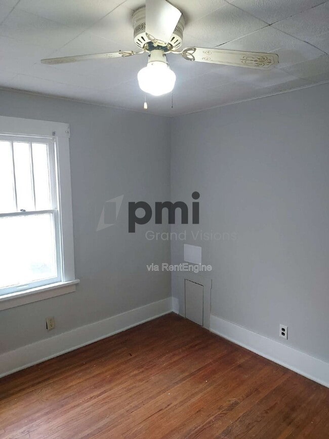 Building Photo - 2143 E Wood St