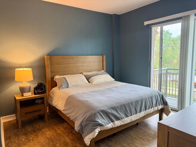 Building Photo - 2609 NE 14th Ave