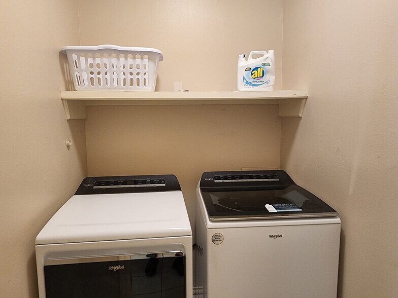 Building Photo - 3810 W Sarah Evans