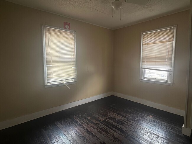 Building Photo - 219 S Pierce St
