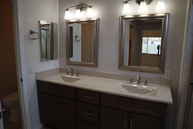 Building Photo - 2630 Lemoor Ct