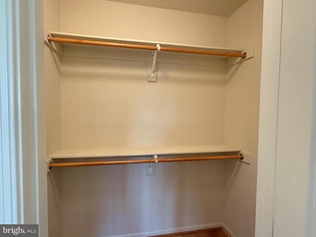 Building Photo - 819 Oak Knoll Terrace