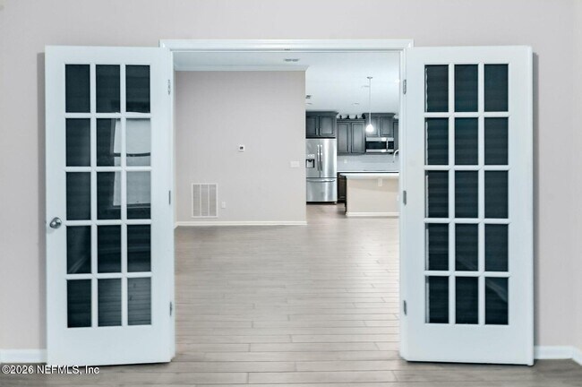 Building Photo - 353 Ponderosa Dr