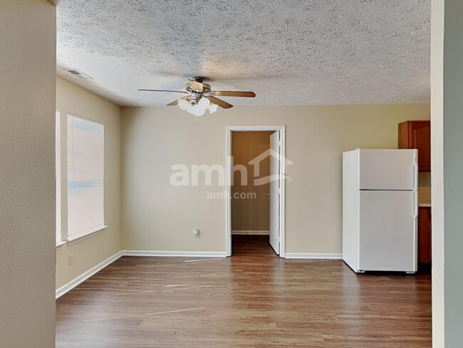 Building Photo - 2092 Meadowlark Ln