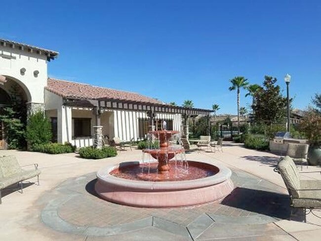 Building Photo - Stunning 3-Bedroom Home with Resort-Style ...