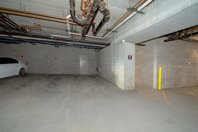 Building Photo - 6560 W Diversey Ave