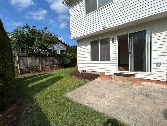 Building Photo - Newly Remodeled 4B/2.5Ba in East Vancouver!