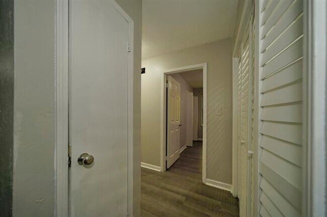 Building Photo - Charming 2BR Unit in Tallahassee