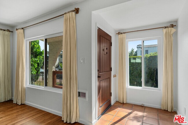 Building Photo - 4031 Edenhurst Ave