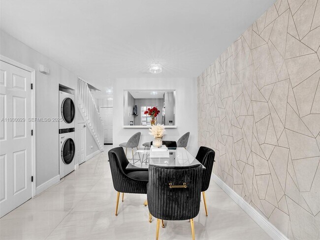 Building Photo - 6747 Sienna Club Dr