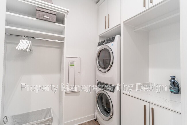 Building Photo - 400 SW 7th St