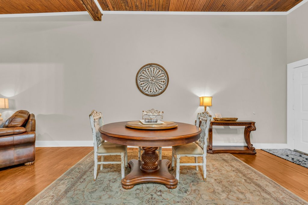 Building Photo - 515 College St