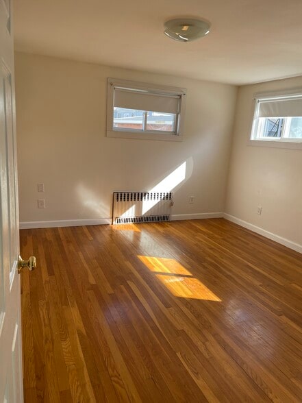 Building Photo - 148 Crescent St