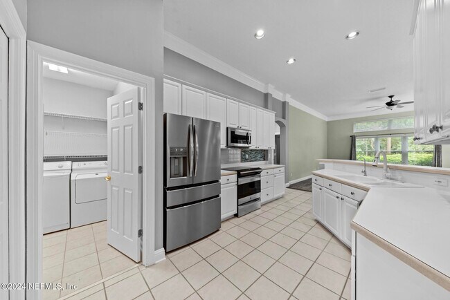 Building Photo - 7851 Heather Lake Ct E