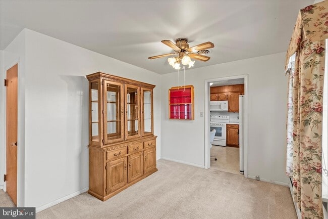 Building Photo - 1055 S Main St