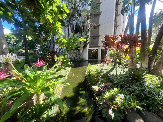 Building Photo - Liliuokalani Gardens studio with 1 parking