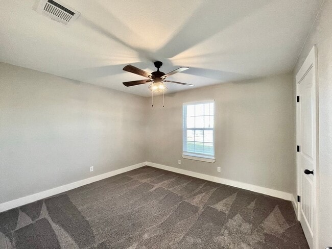 Building Photo - Modern 2 Bedroom 1 Full Bath Duplex with Storage Shed!