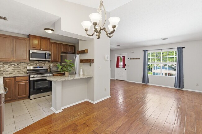 Building Photo - Renovated Alpharetta Ranch — Walking Distance to Haynes Bridge Middle, Top-Rated Schools