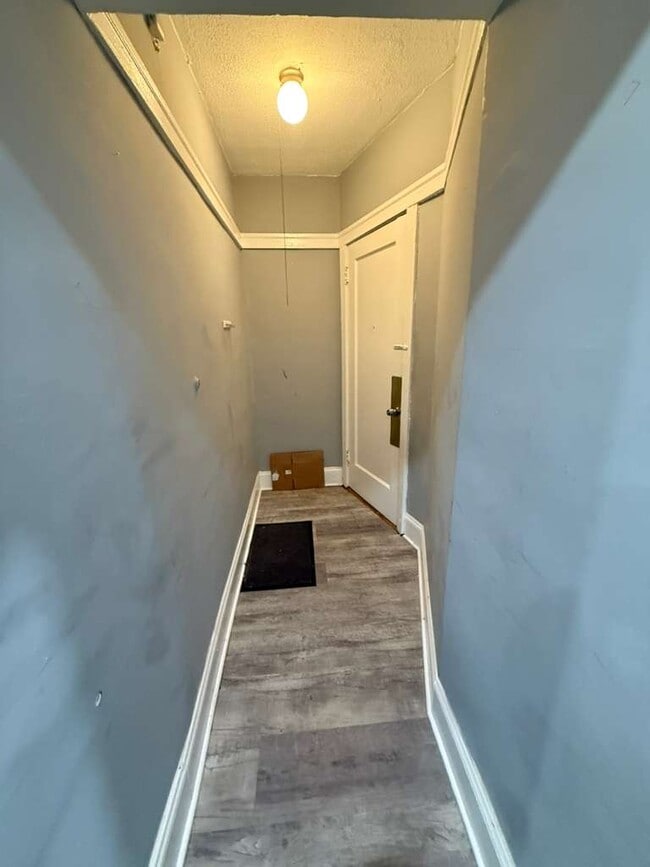 Building Photo - 1707 W Wallen Ave