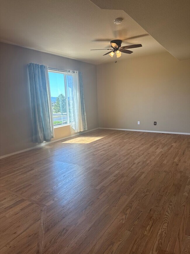 Building Photo - 10732 Echo Canyon Dr