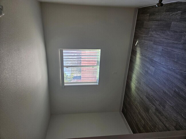 Building Photo - 1241 E Cinnabar Ave