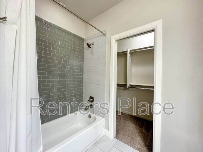 Building Photo - 10387 E 124th St S