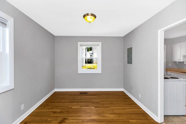 Building Photo - 207 Windham St SE