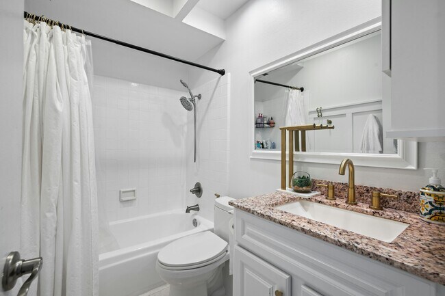 Building Photo - 1825 Caddington Dr