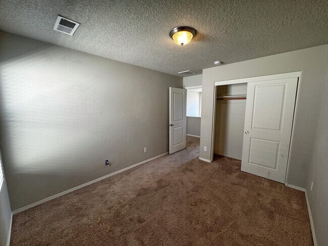 Building Photo - 8901 Eagle Hills Dr NW
