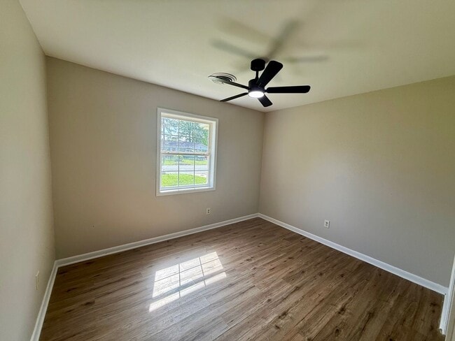 Building Photo - 2017 Fairfield Dr