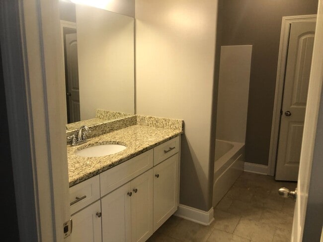 Building Photo - 4BR/4.5 Bath For Rent