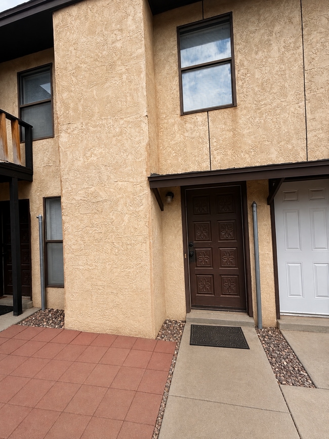 Building Photo - 3155 Posada Ct