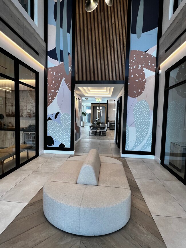 Building Photo - 572 S Biscayne River Dr