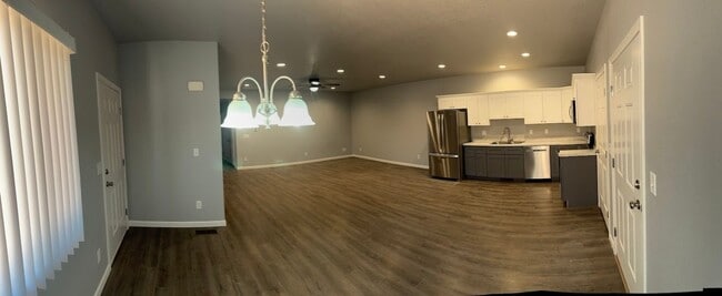 Building Photo - 324-326 W Coral Dr