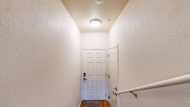 Building Photo - 2421 N Village Dr