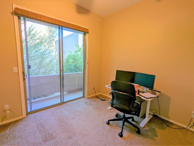 Building Photo - 2241 E Pinchot Ave