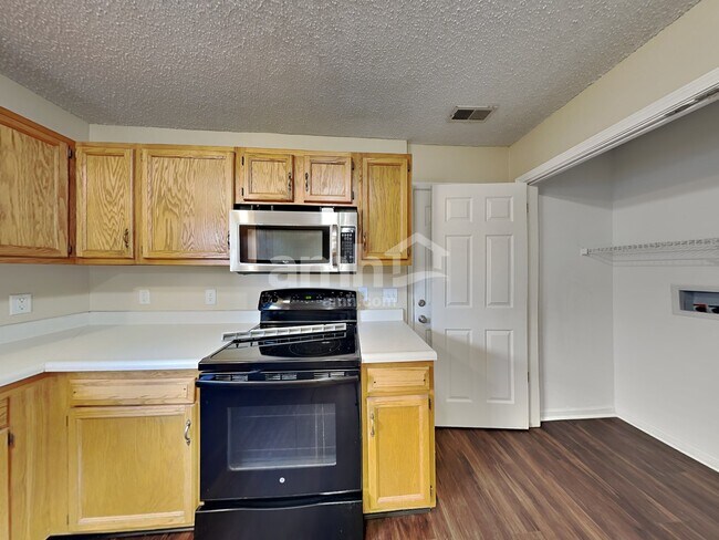 Building Photo - 360 Harts Ford Way