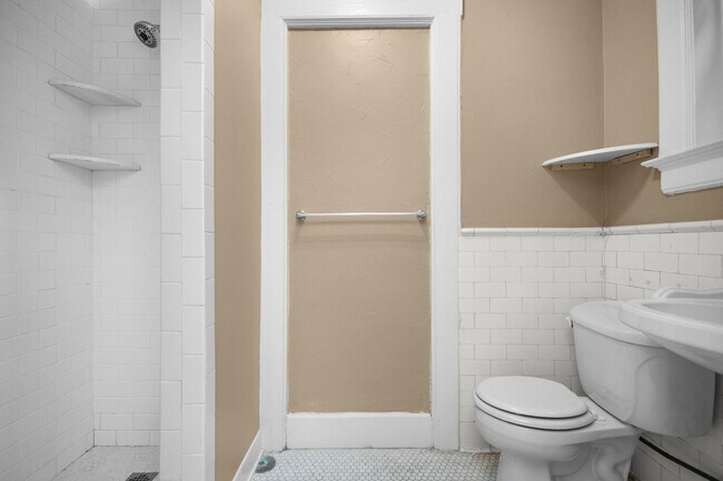 Building Photo - 600 W Olney Rd