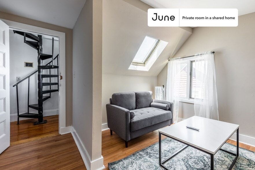 Building Photo - Room in Shared 9 bed/2 bath home