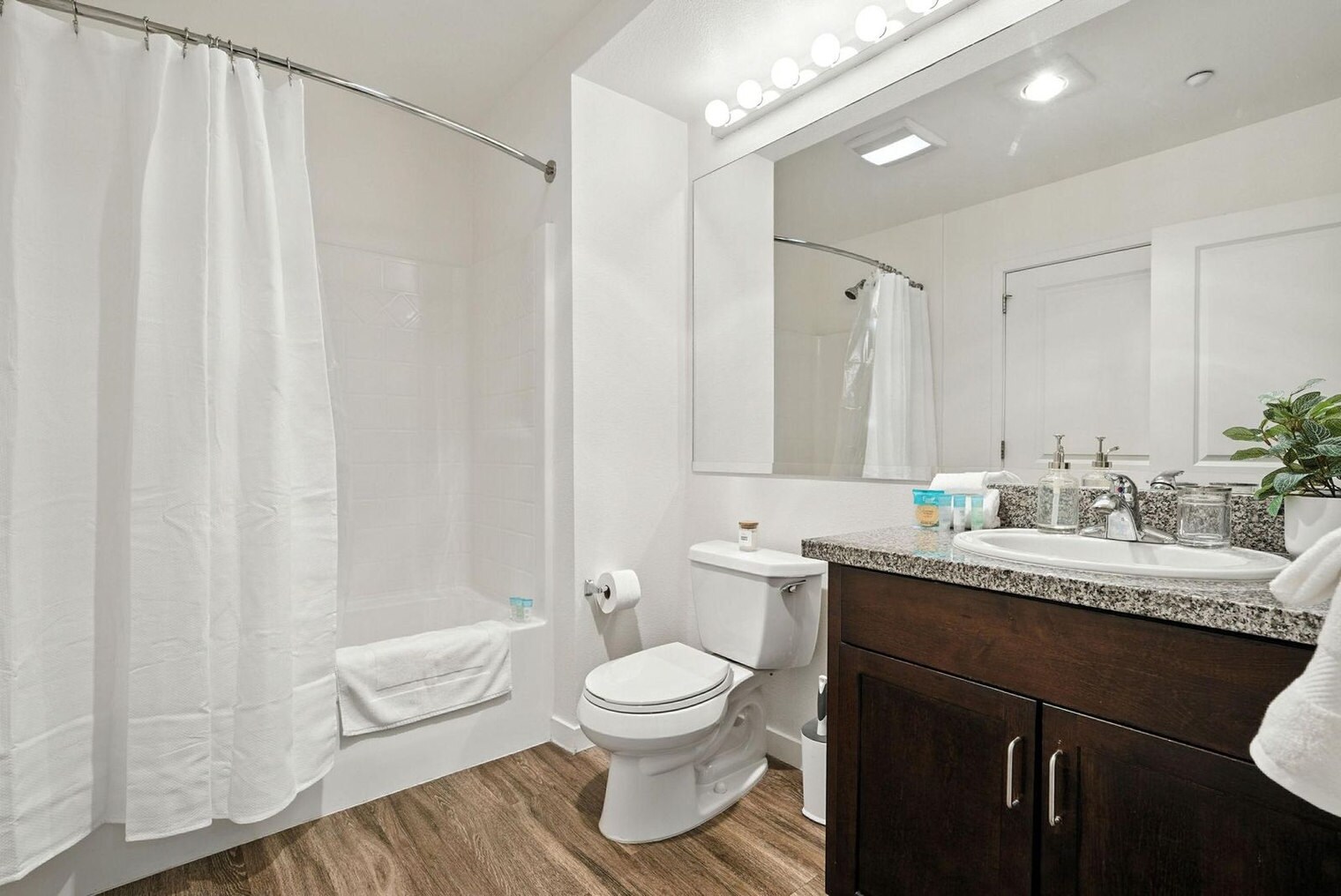 Building Photo - 1201 4th St