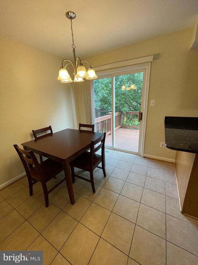 Building Photo - 5693 Sherborne Knolls