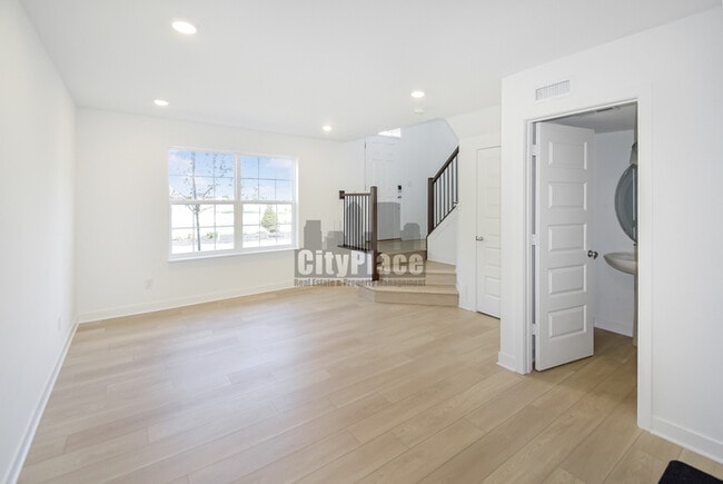 Building Photo - 6574 Halsey St