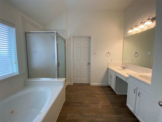 Building Photo - 21615 Rose Mill Dr