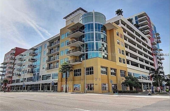 Primary Photo - Freshly Painted Upscale 2/1 Condo in amazi...