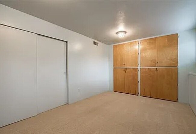 Building Photo - Beautiful Home with 4 Bedrooms and 2 Bathroom available for Rent Today!