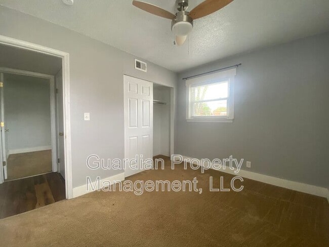 Building Photo - 519.5 W 8th St