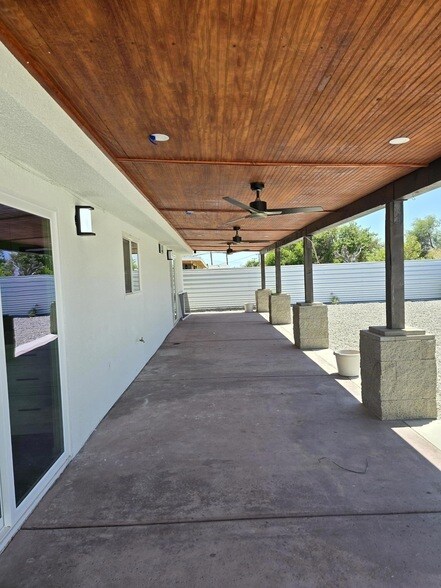 Building Photo - 15203 Avenida Ramada