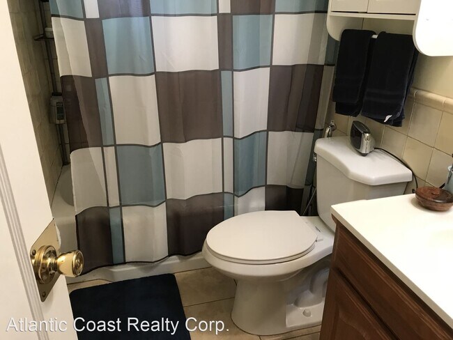 Building Photo - 3 br, 1 bath House - 520 Summers Drive